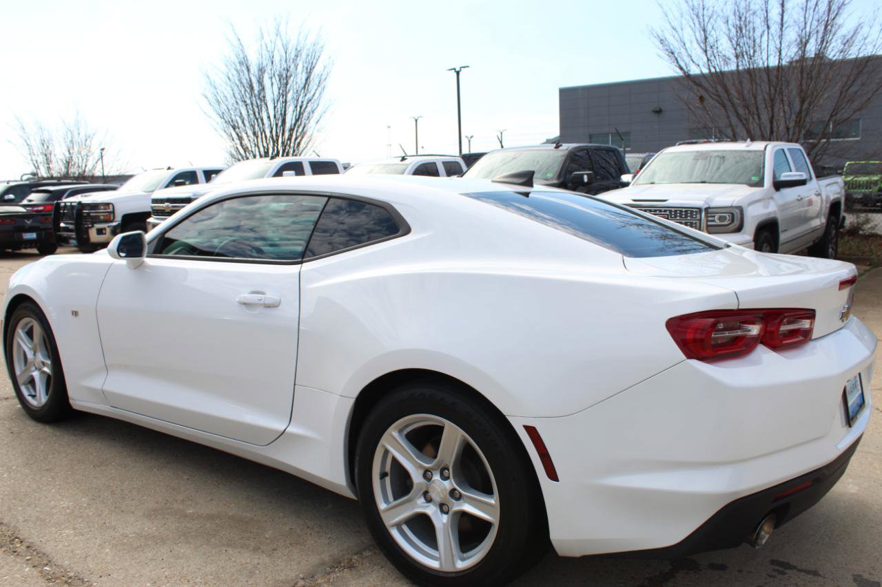 Used 2019 Chevrolet Camaro LT w/ Technology Package image 4