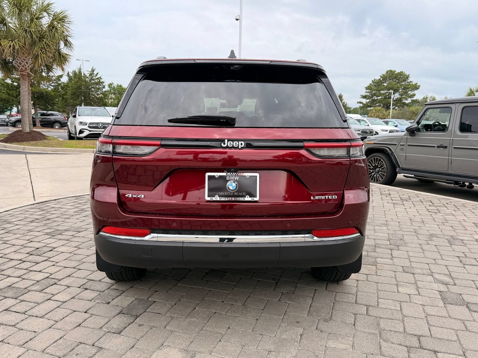 Used 2024 Jeep Grand Cherokee Limited w/ Luxury Tech Group II AWD/4WD image 10