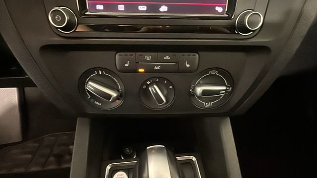 Used 2017 Volkswagen Jetta SE FWD image 21