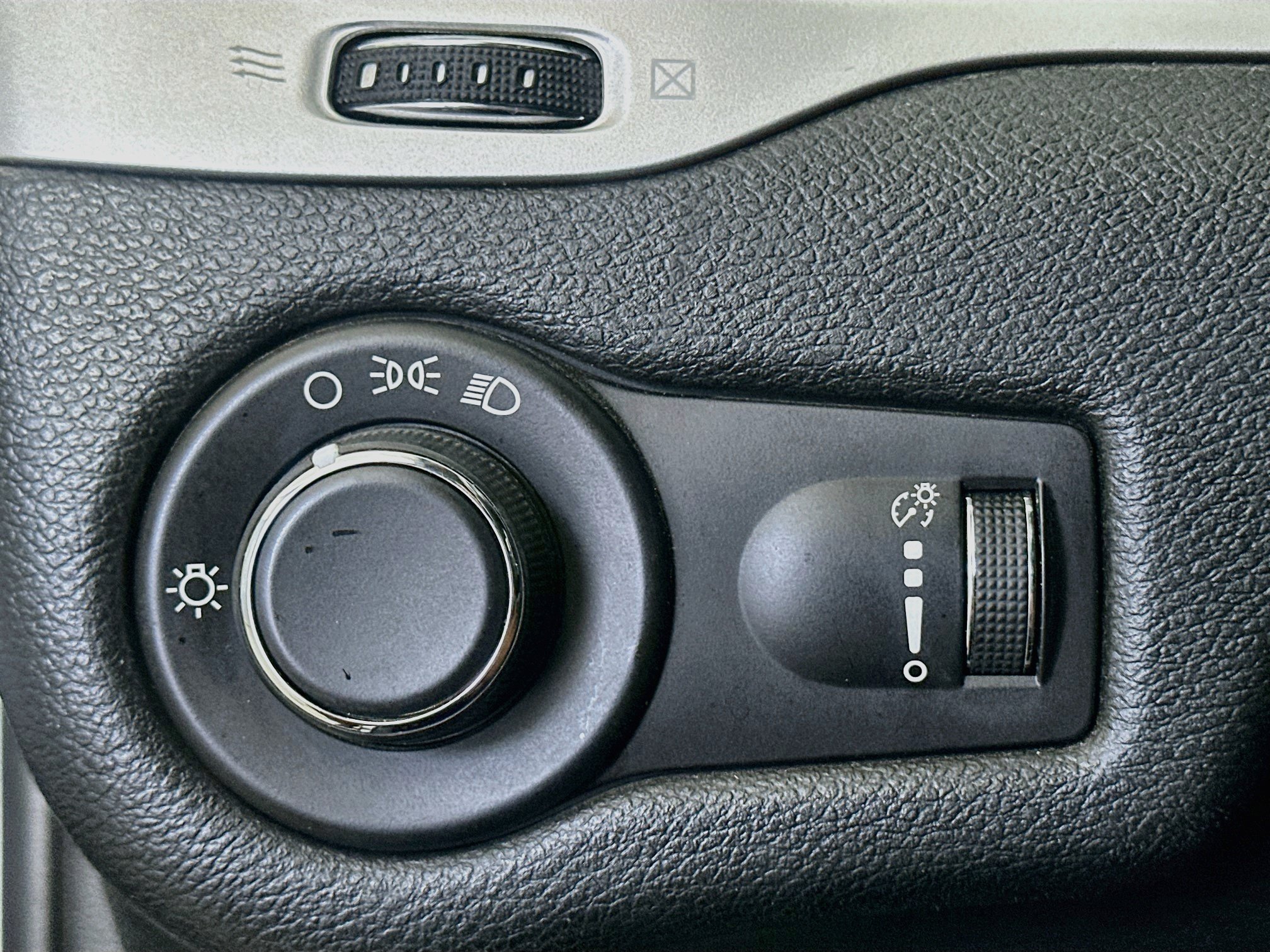 Used 2014 Jeep Cherokee Sport AWD/4WD image 16