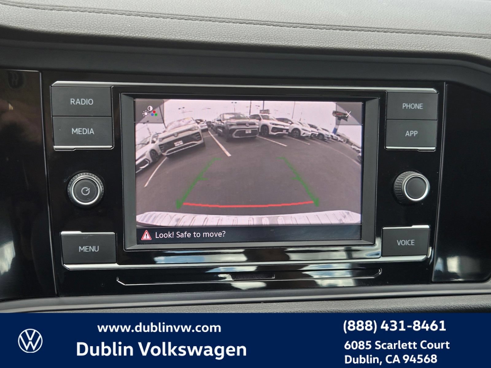 Certified 2023 Volkswagen Jetta SE w/ Panoramic Sunroof Package FWD image 15