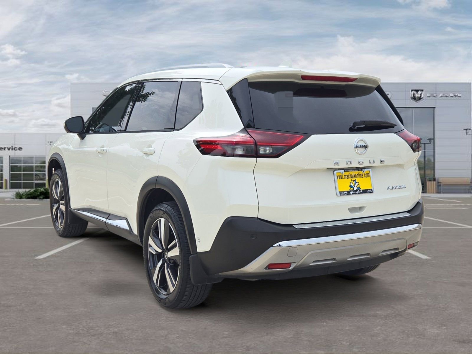 Used 2021 Nissan Rogue Platinum FWD image 3