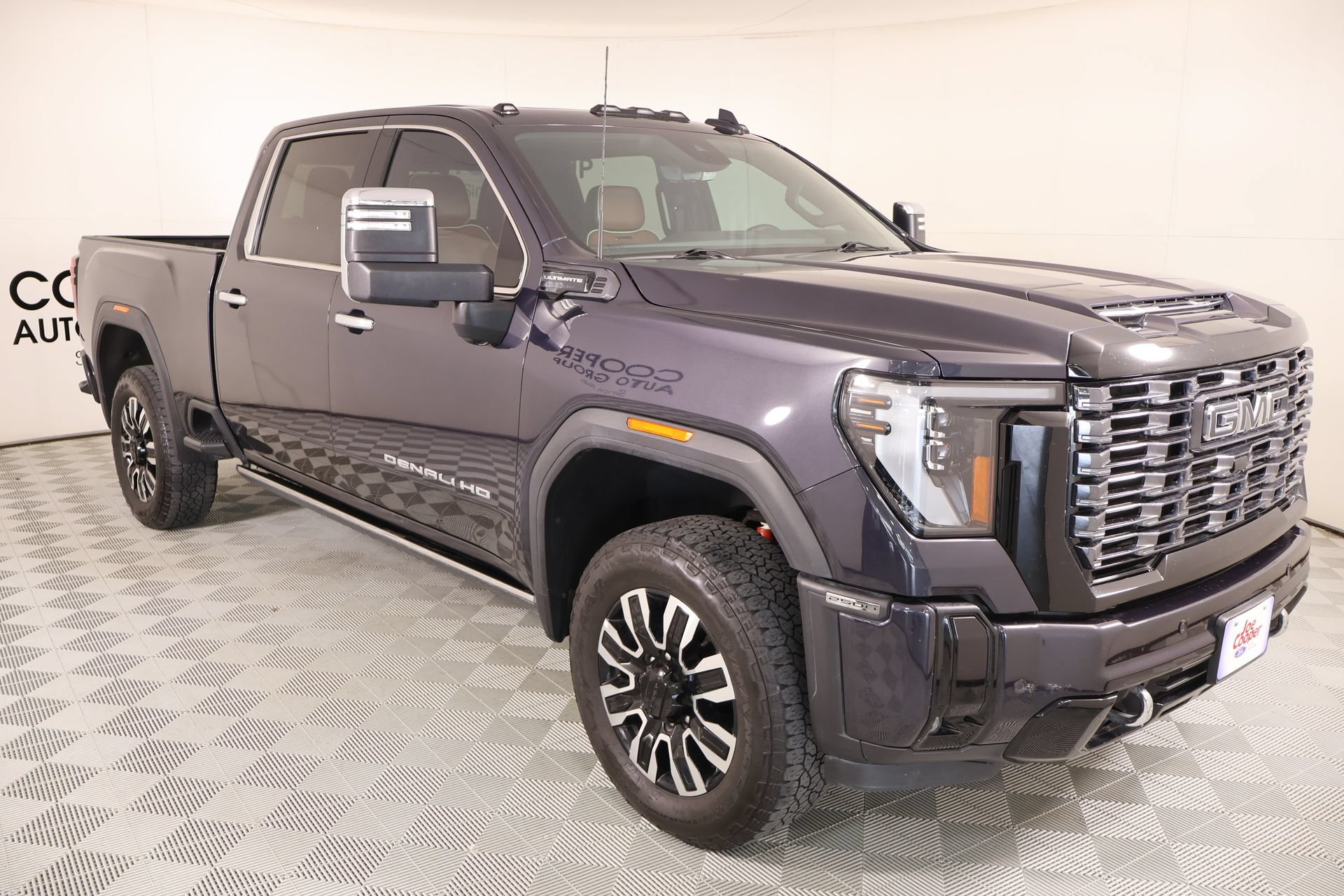 Used 2025 GMC Sierra 2500 Denali Ultimate AWD/4WD image 1