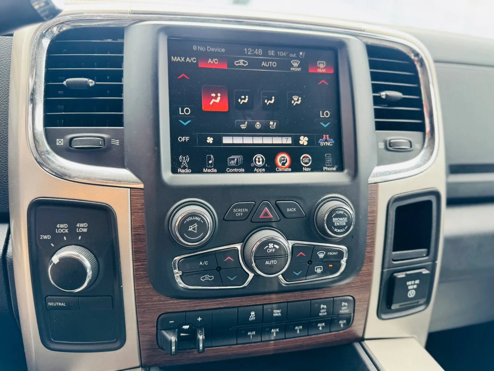 Used 2017 RAM 2500 Laramie w/ Convenience Group AWD/4WD image 11