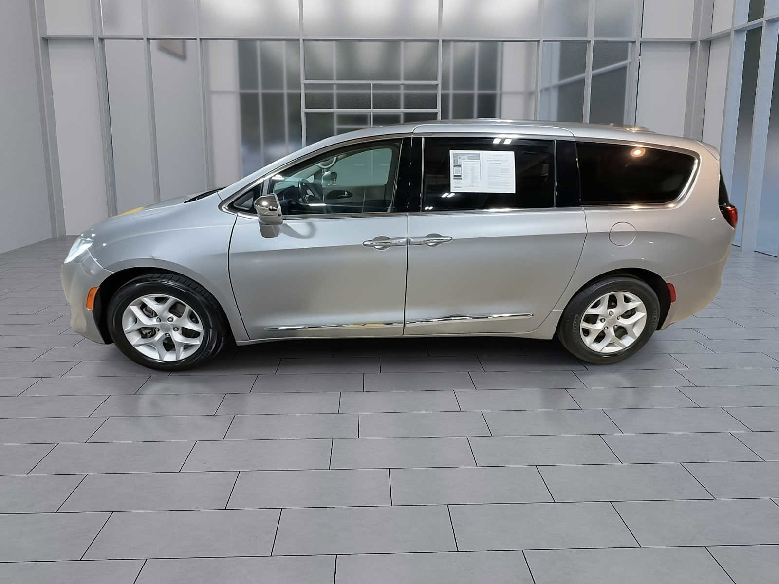 Used 2019 Chrysler Pacifica Limited image 5