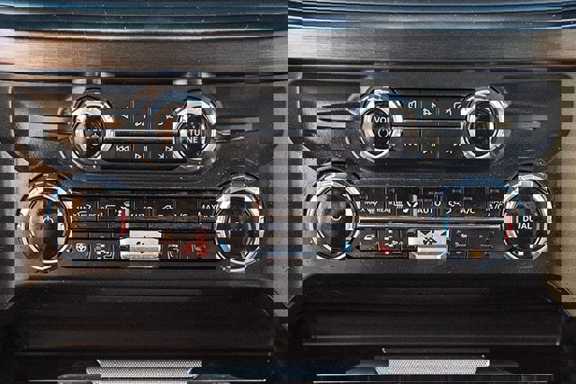 Used 2023 Ford F250 Lariat w/ Chrome Package image 23