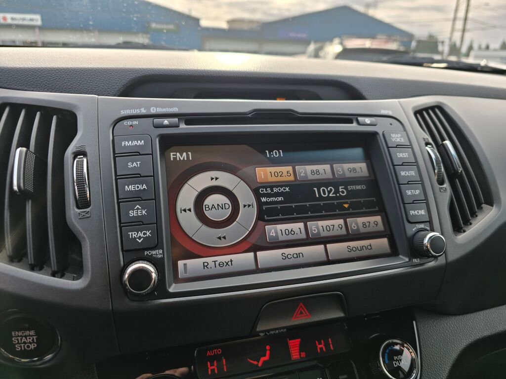 Used 2011 Kia Sportage SX w/ Premium Pkg w/Leather Seats image 30