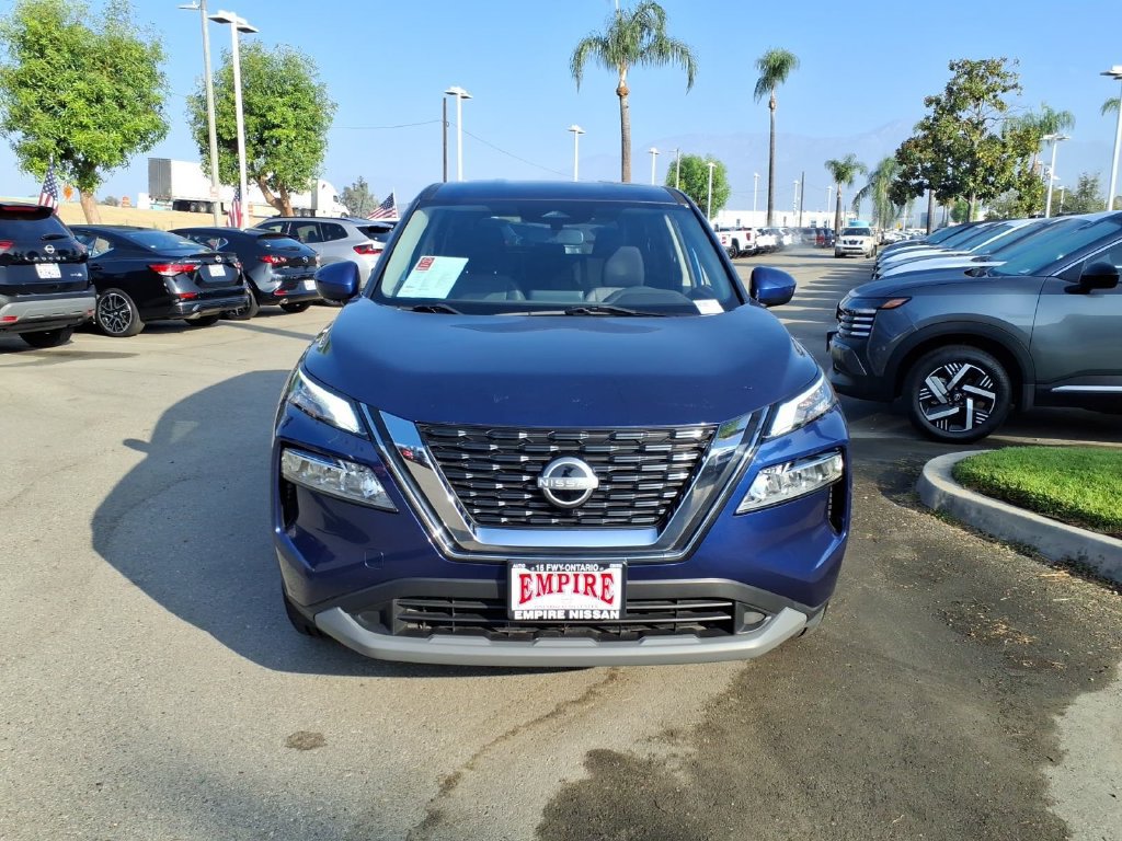 Certified 2023 Nissan Rogue SV FWD image 2