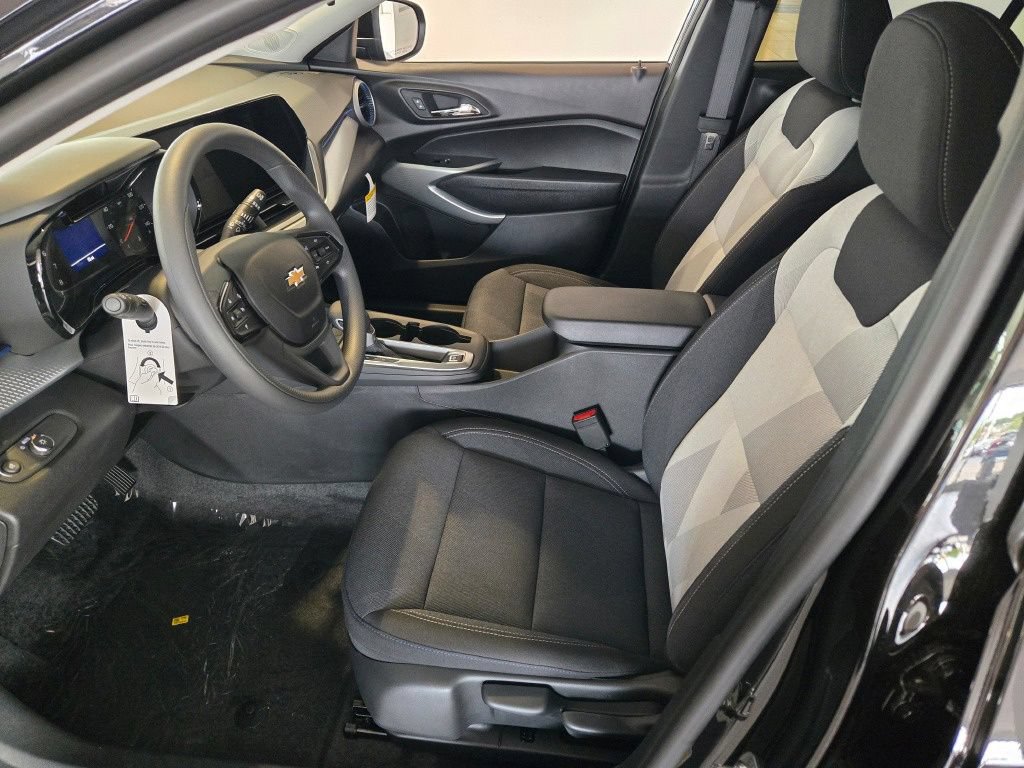 New 2026 Chevrolet Trax LS w/ LS Convenience Package FWD image 17
