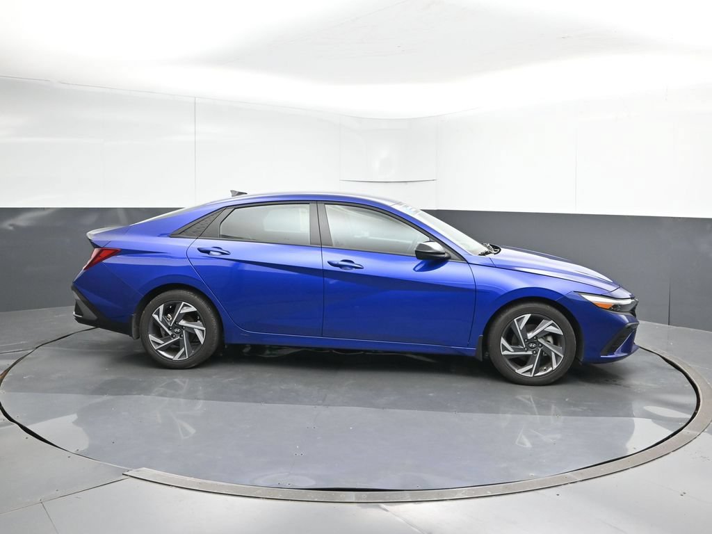 Certified 2025 Hyundai Elantra Sport FWD image 6