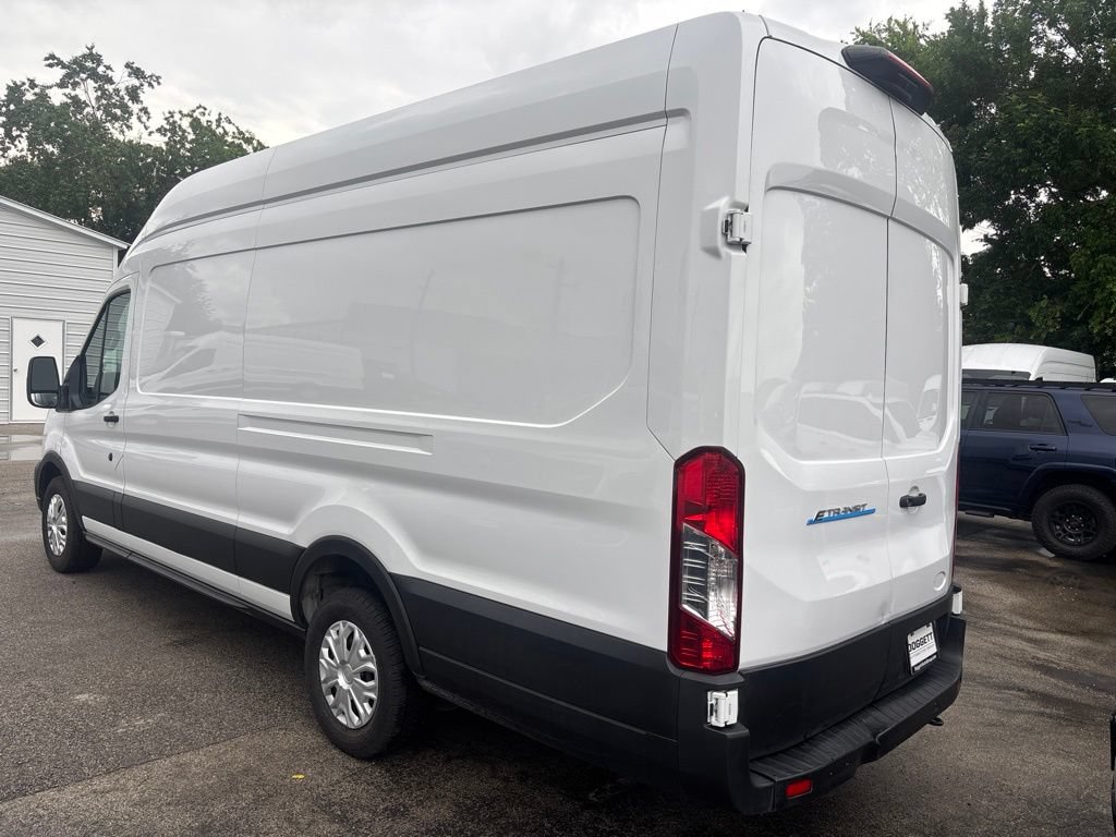 Used 2023 Ford E-Transit 148 High Roof Extended RWD image 7