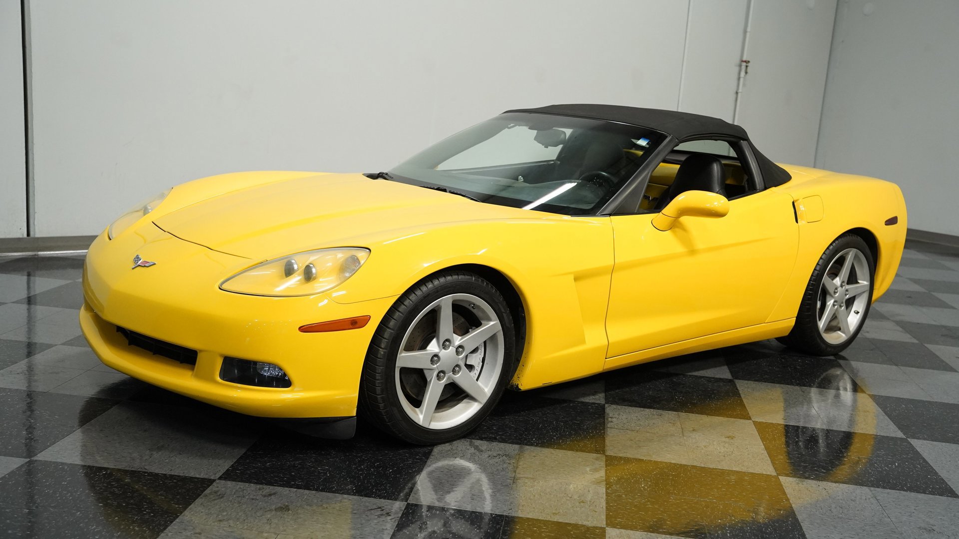 Used 2005 Chevrolet Corvette Convertible w/ Performance Handling Package image 6