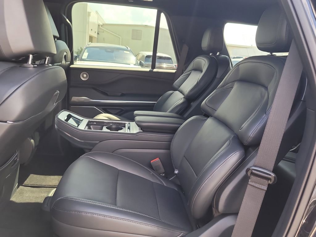 Used 2025 Lincoln Navigator Reserve w/ Jet Appearance Package image 13