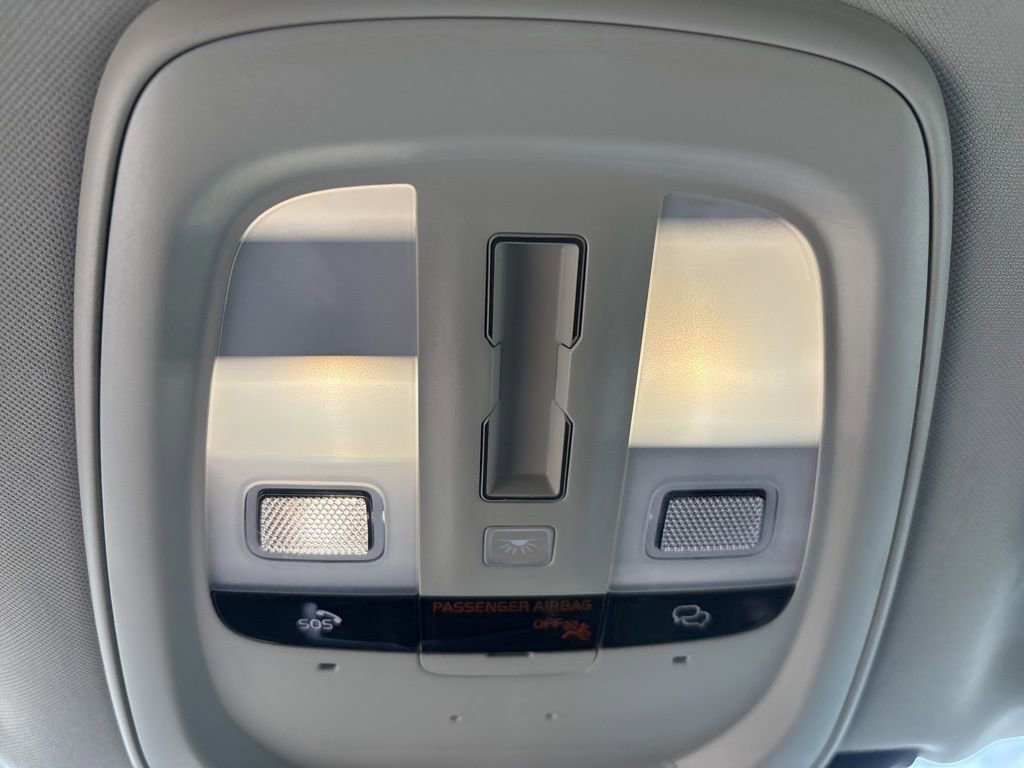 Certified 2025 Volvo XC90 B5 Core image 23