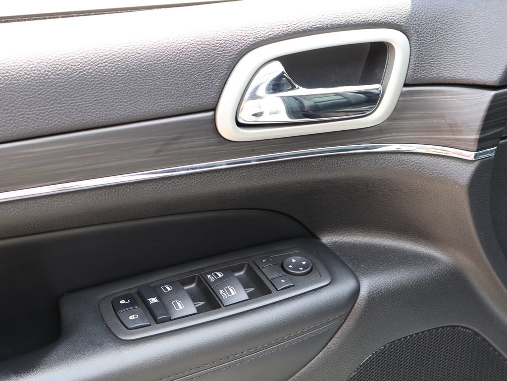 Used 2022 Jeep Grand Cherokee Limited w/ Tech Group AWD/4WD image 21