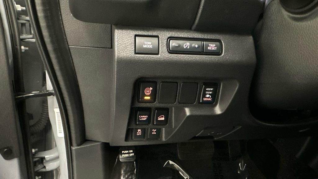 Used 2022 Nissan Frontier PRO-4X image 28