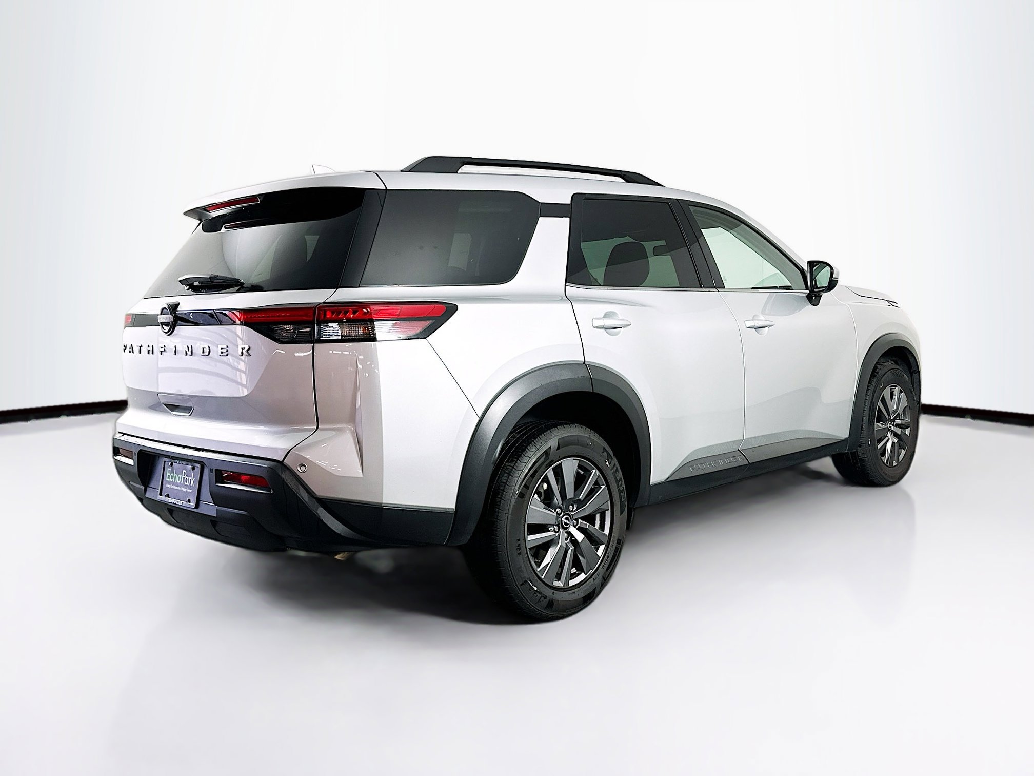 Used 2025 Nissan Pathfinder SV image 9