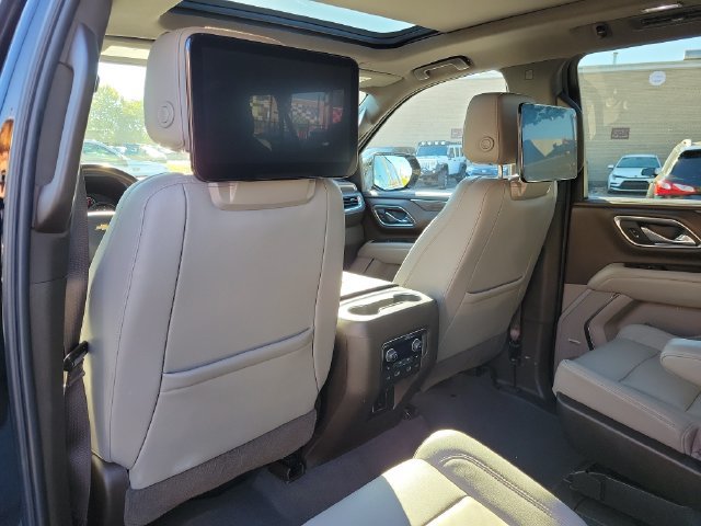 Used 2021 Chevrolet Suburban LT w/ LT Signature Plus Package AWD/4WD image 29