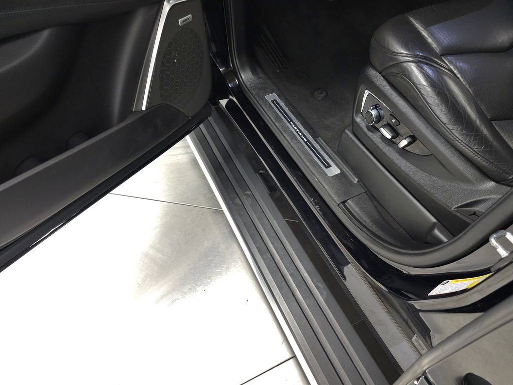 Used 2020 Cadillac Escalade Platinum w/ Escalade Sport Edition AWD/4WD image 17
