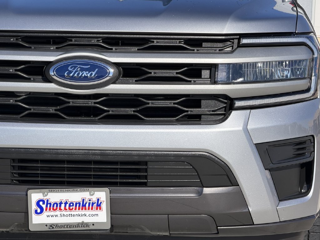 Used 2024 Ford Expedition XLT RWD image 8