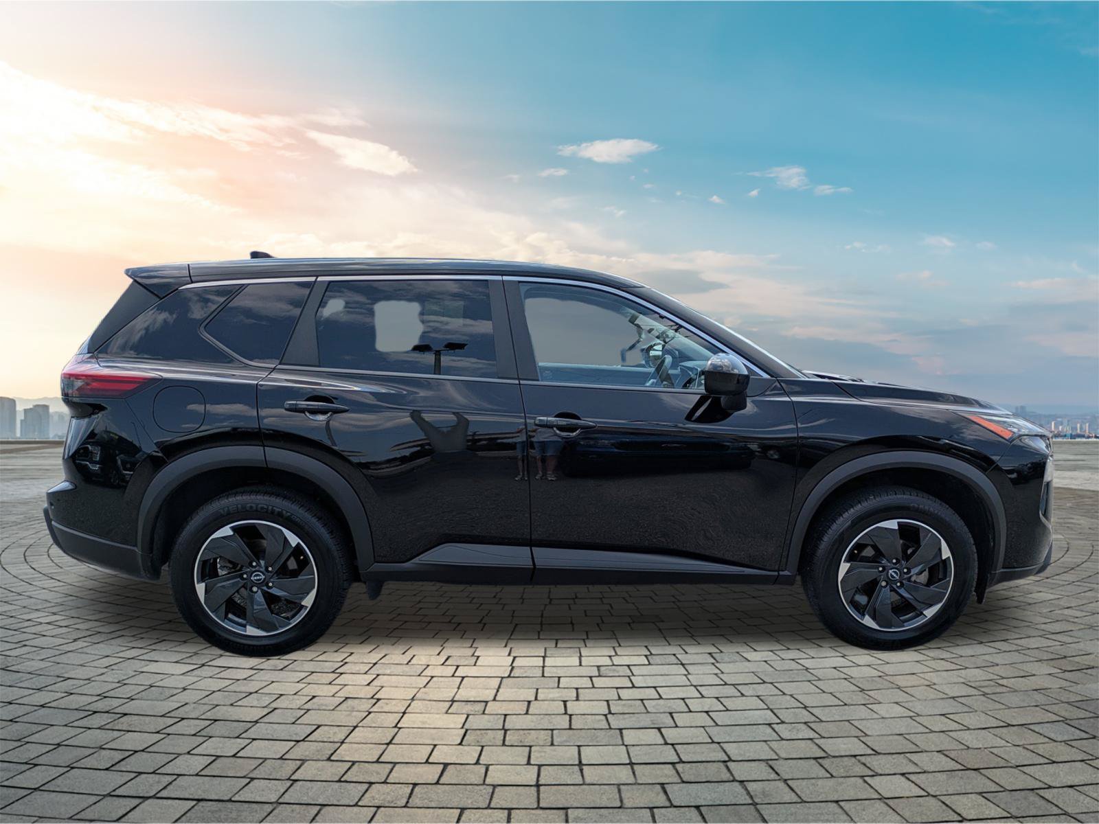 Certified 2025 Nissan Rogue SV FWD image 4