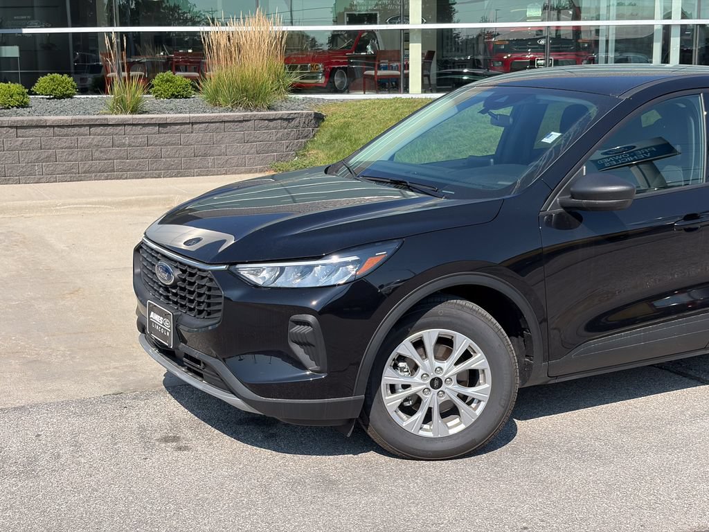 New 2026 Ford Escape Active w/ Cold Weather Package FWD image 2