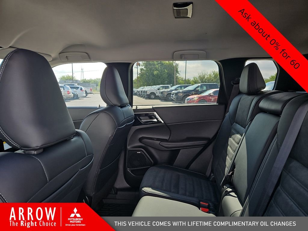 New 2025 Mitsubishi Outlander SE image 19