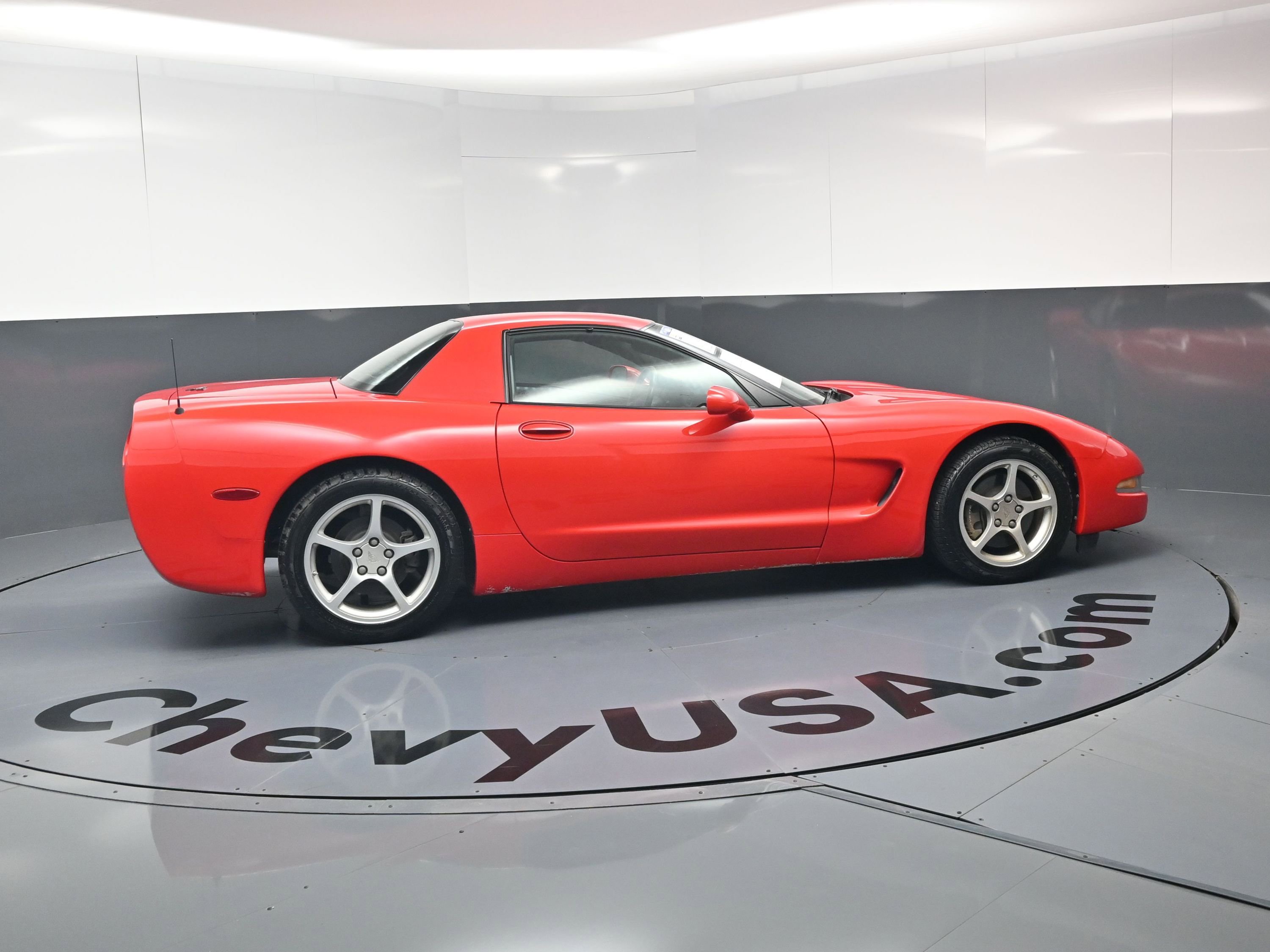 Used 2000 Chevrolet Corvette Coupe image 10