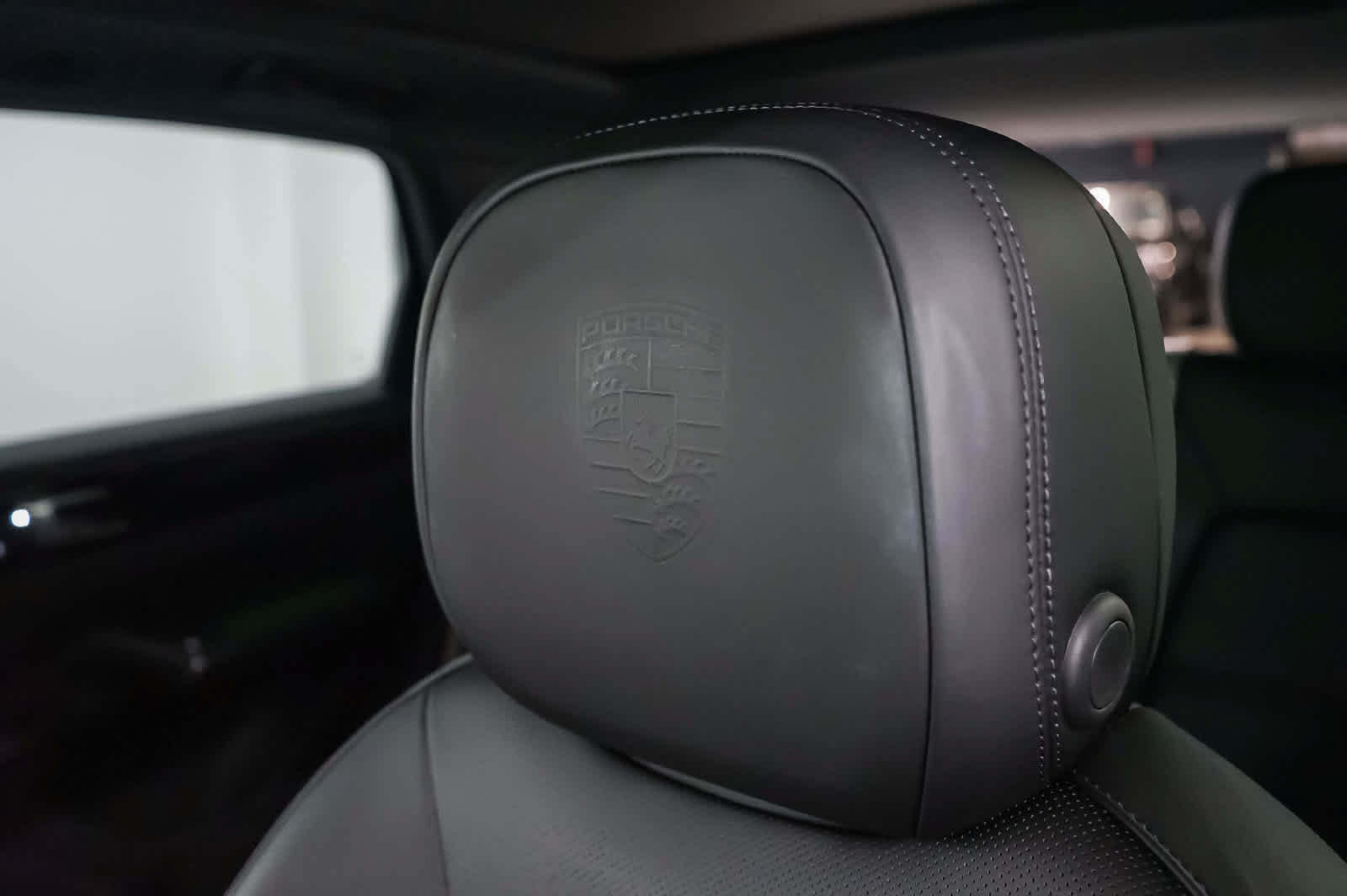 Certified 2023 Porsche Cayenne Platinum Edition AWD/4WD image 31