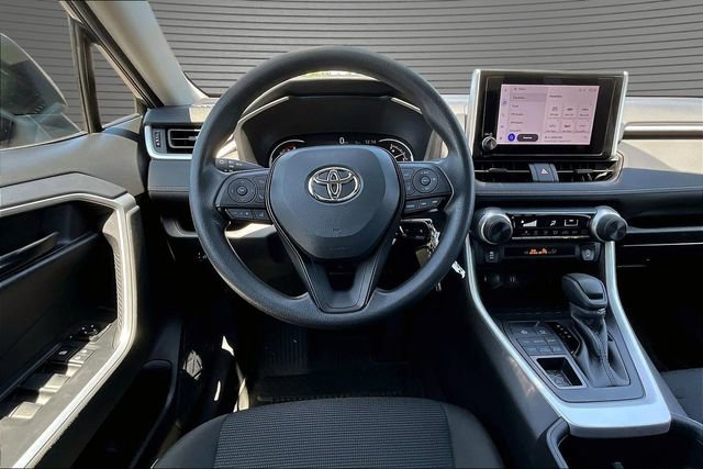 Used 2024 Toyota RAV4 LE AWD/4WD image 8