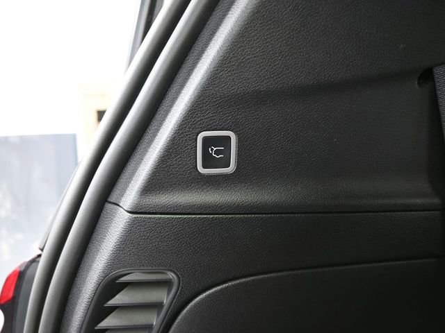 Used 2022 Chrysler Pacifica Touring-L w/ Uconnect Theater Family Group image 45