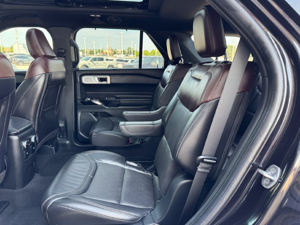 Used 2023 Ford Explorer Platinum w/ Technology Package AWD/4WD image 32