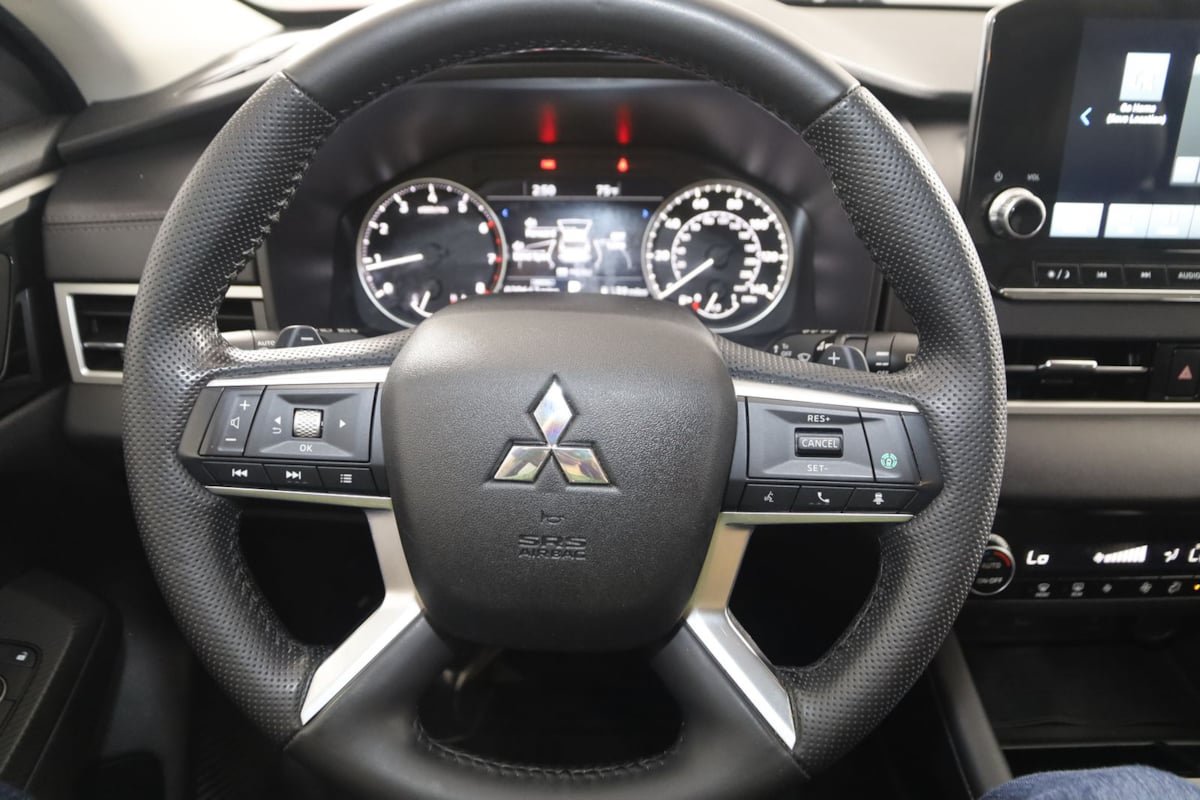 Used 2024 Mitsubishi Outlander Ralliart AWD/4WD image 35