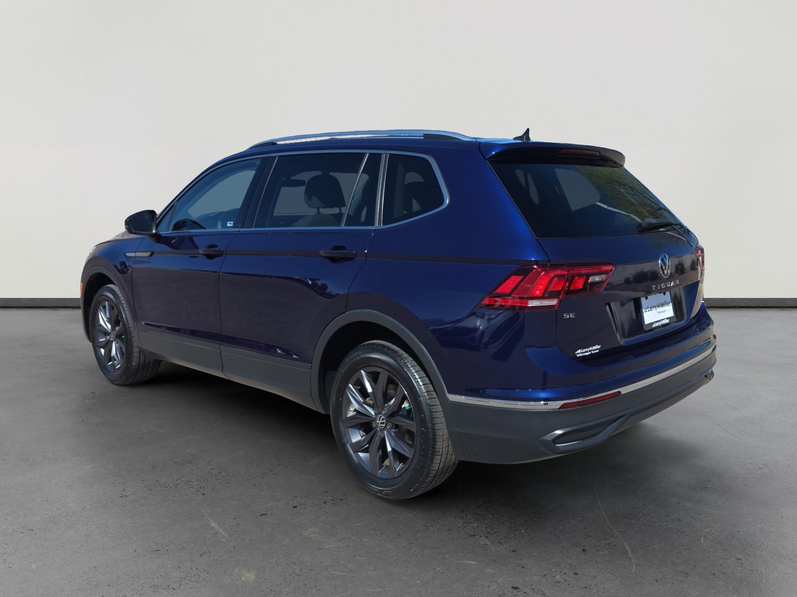 Used 2022 Volkswagen Tiguan SE image 3