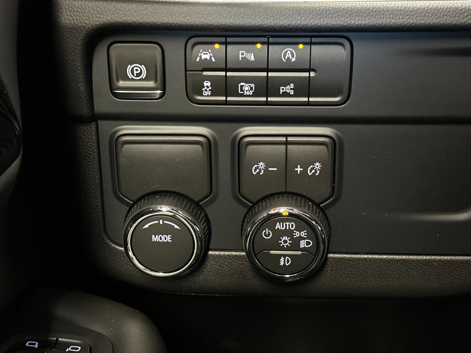 Used 2026 Chevrolet Suburban LT w/ Comfort Package RWD image 33