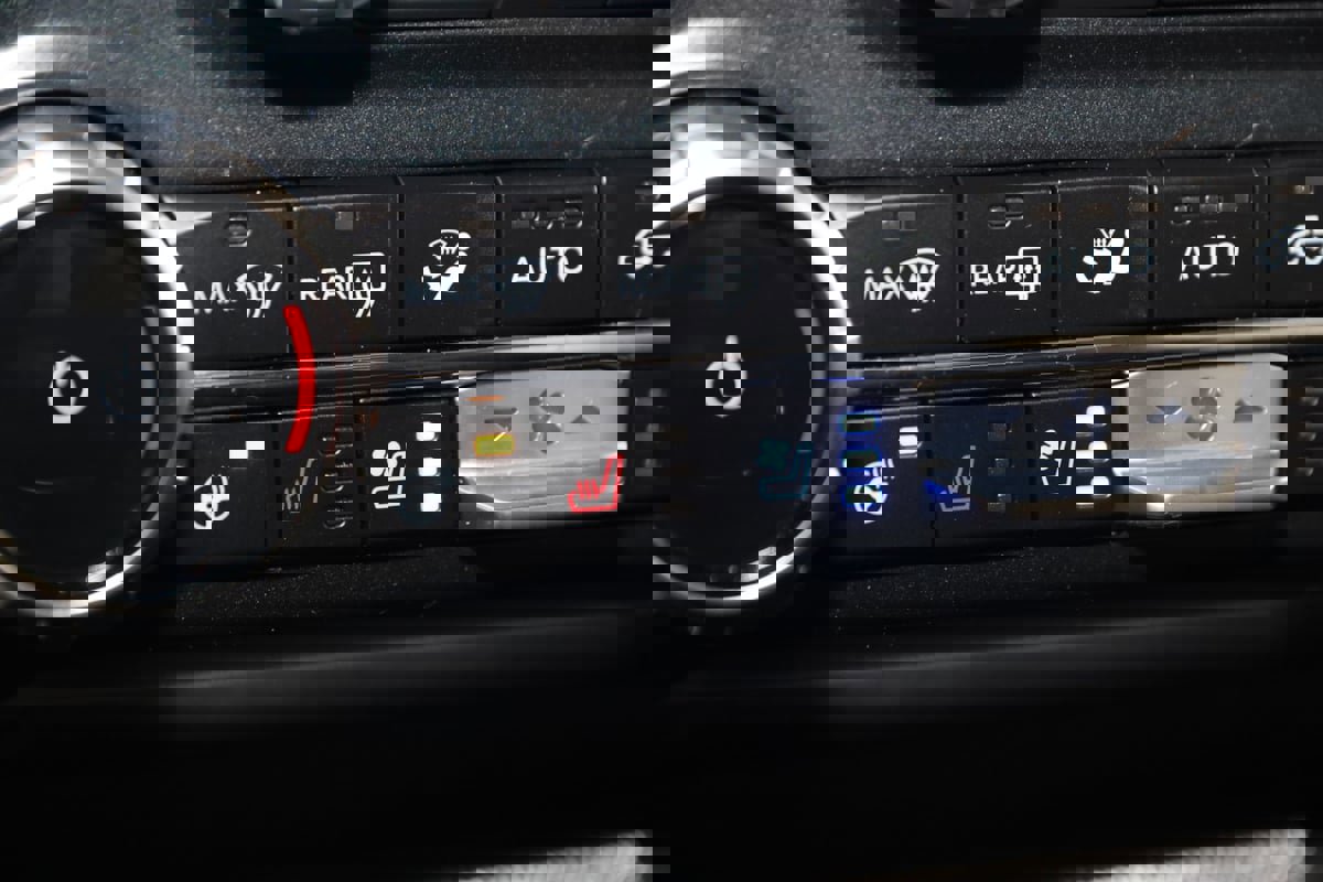 Used 2023 Ford F150 Limited image 8