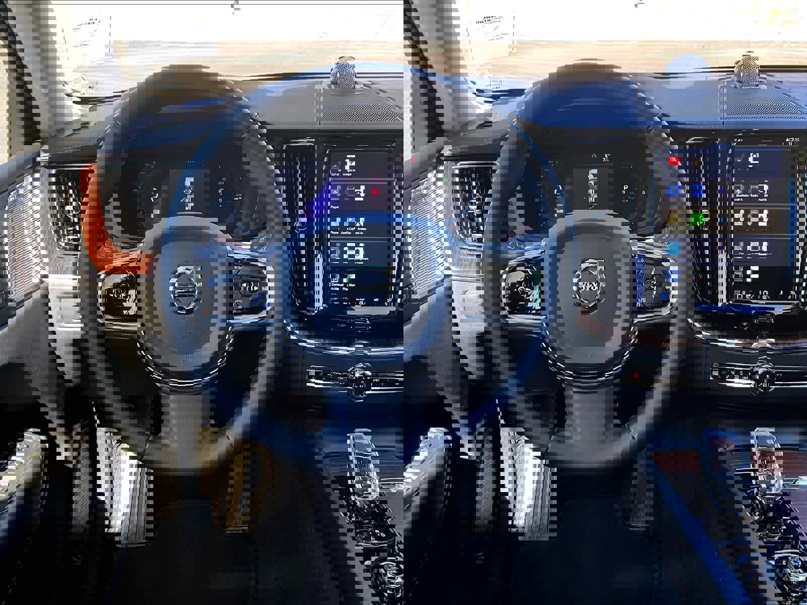 Used 2023 Volvo XC60 T8 Ultimate image 8