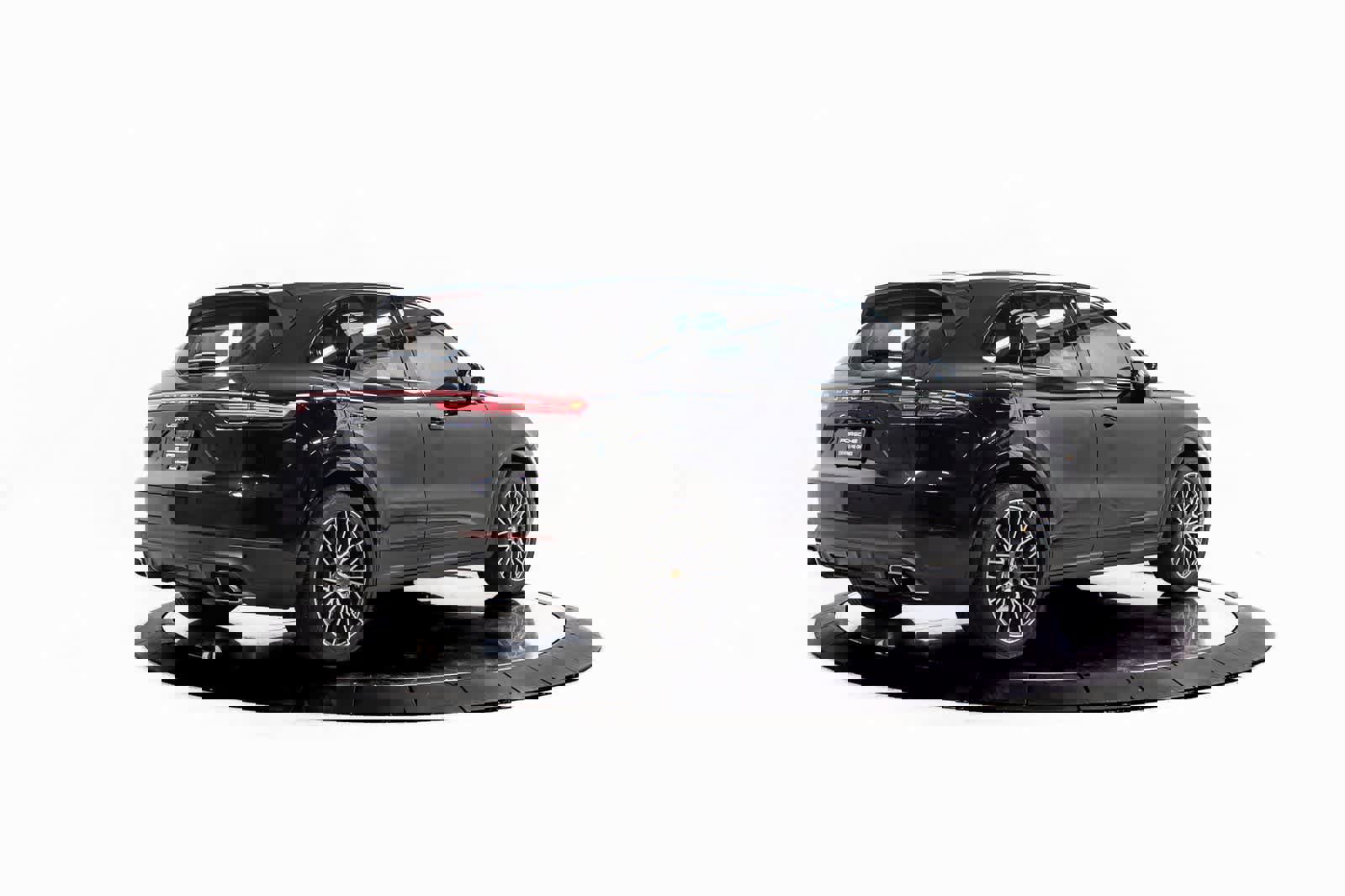 Certified 2023 Porsche Cayenne image 7