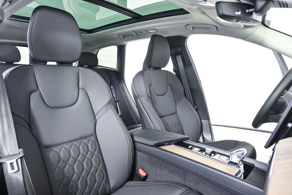 New 2026 Volvo XC60 B5 Plus w/ Protection Package Premier AWD/4WD image 22