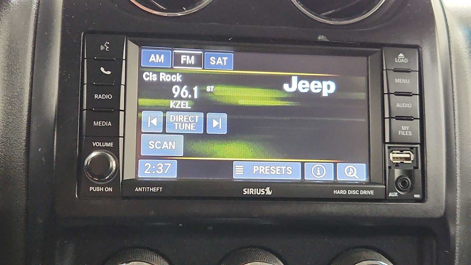 Used 2014 Jeep Patriot Latitude AWD/4WD image 18