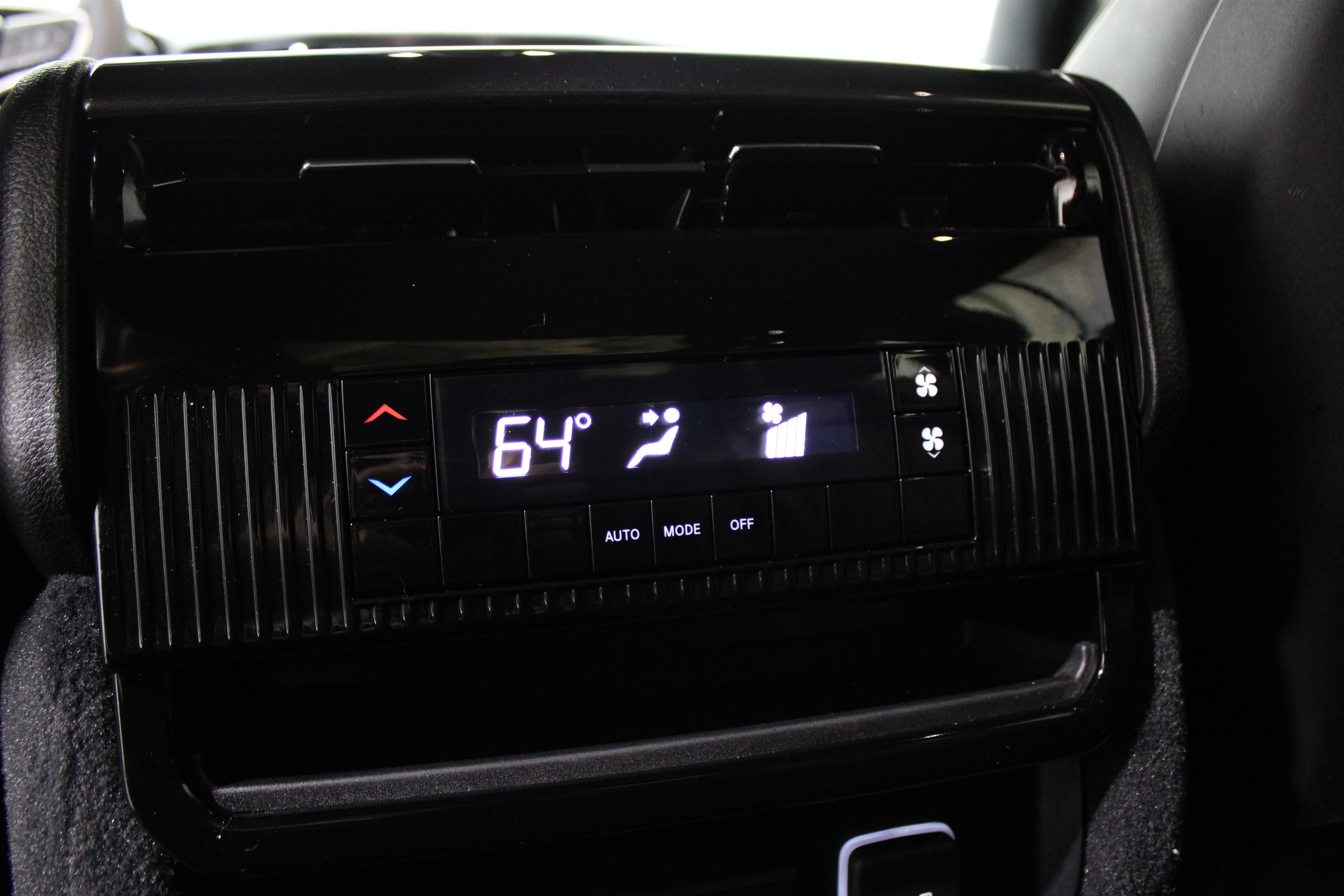 Used 2024 Jeep Wagoneer 4WD w/ Premium Group I image 27