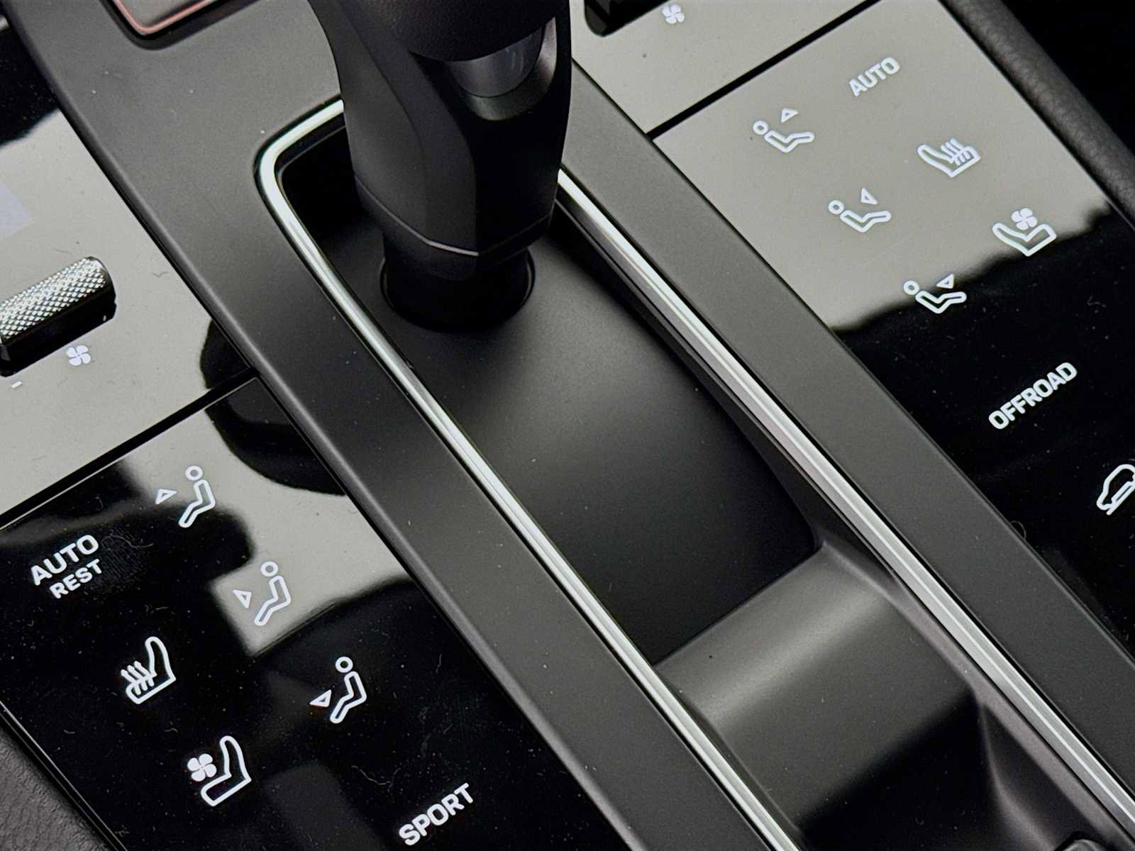 New 2026 Porsche Macan image 22