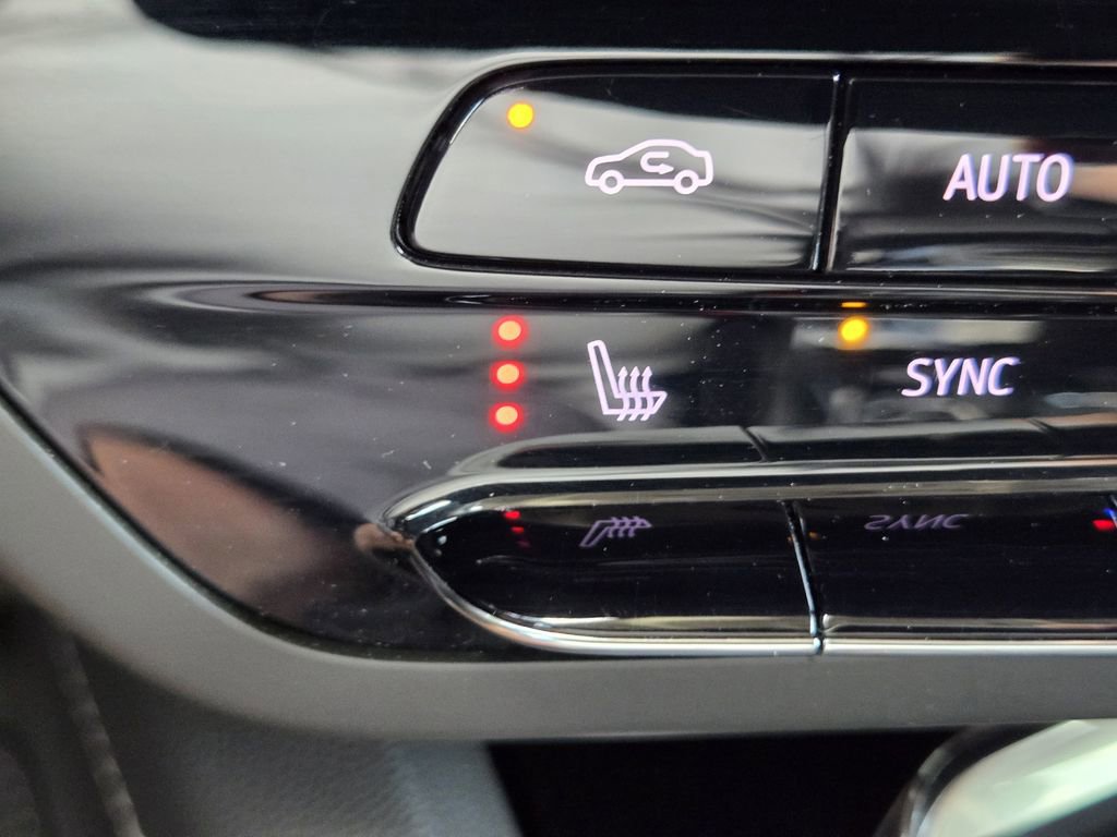 Used 2023 Buick Envision Preferred image 25