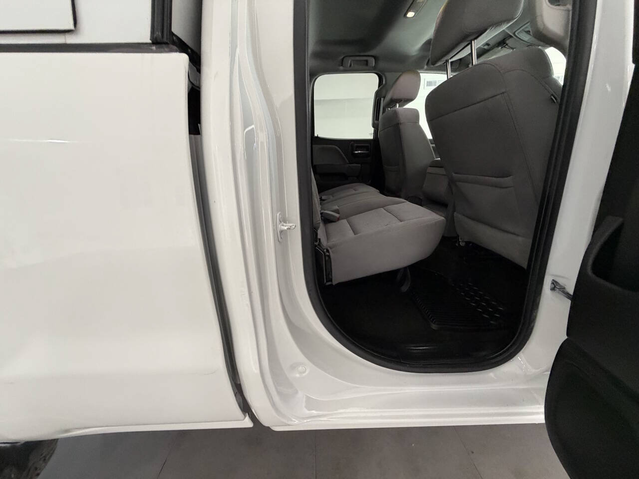 Used 2016 Chevrolet Silverado 1500 Custom w/ Custom Convenience Package AWD/4WD image 17