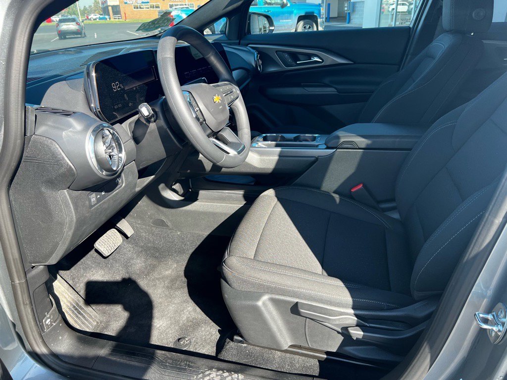 Used 2025 Chevrolet Equinox EV LT image 10