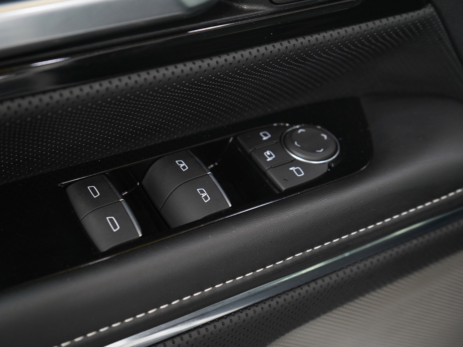 Used 2025 GMC Sierra EV Denali AWD/4WD image 21