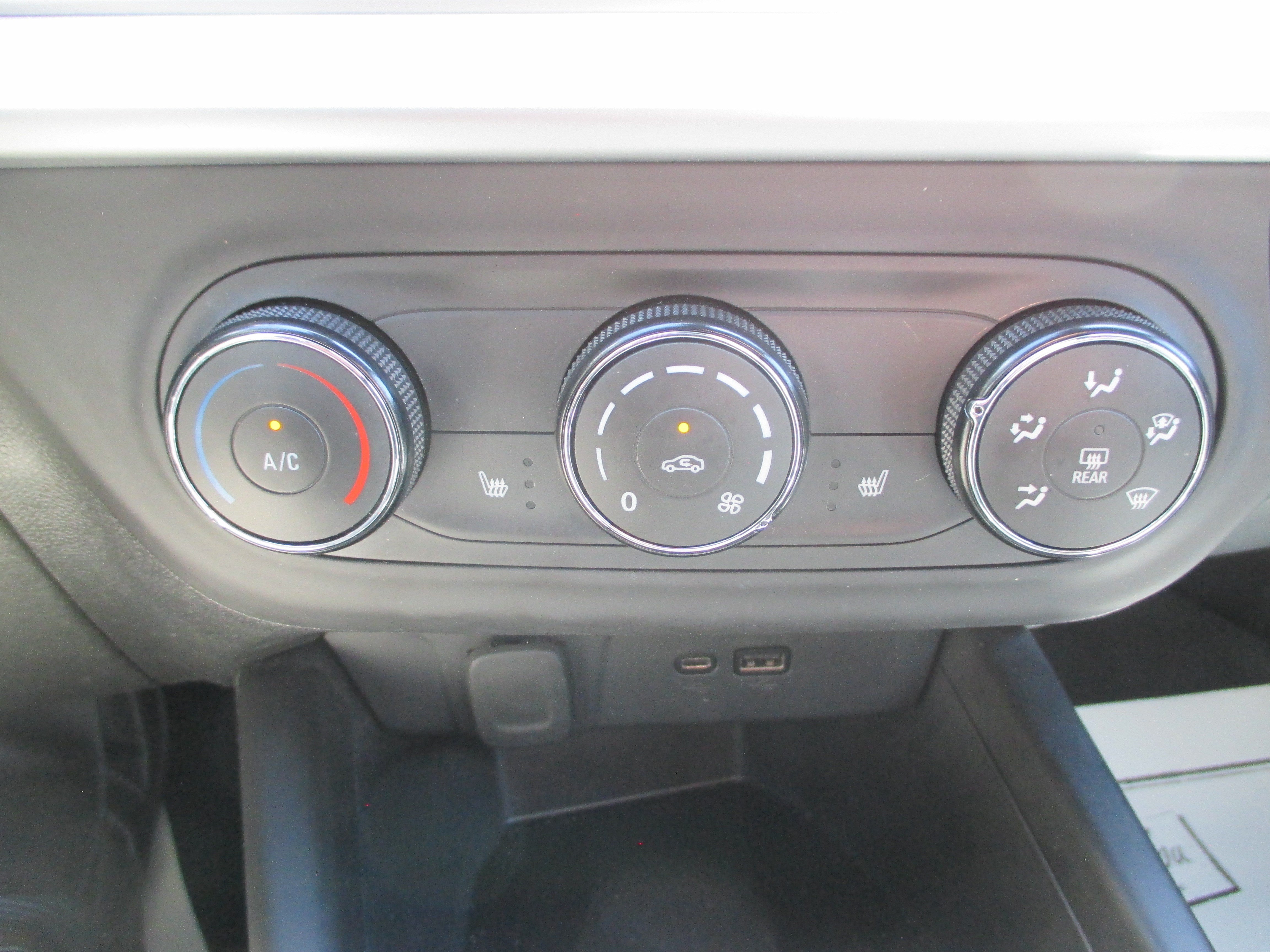 Used 2024 Chevrolet Trax RS FWD image 16