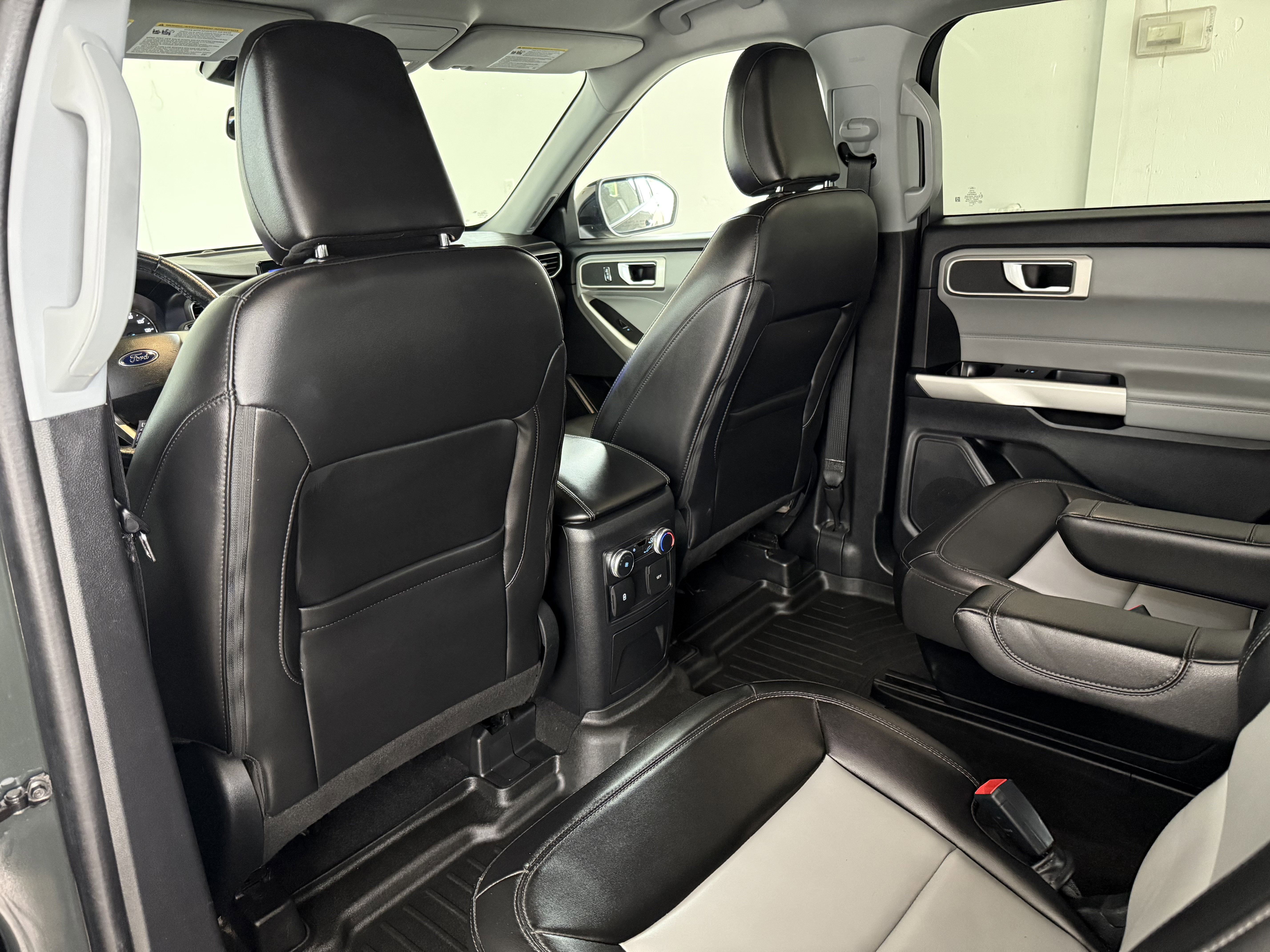 Used 2022 Ford Explorer XLT w/ Equipment Group 202A image 39