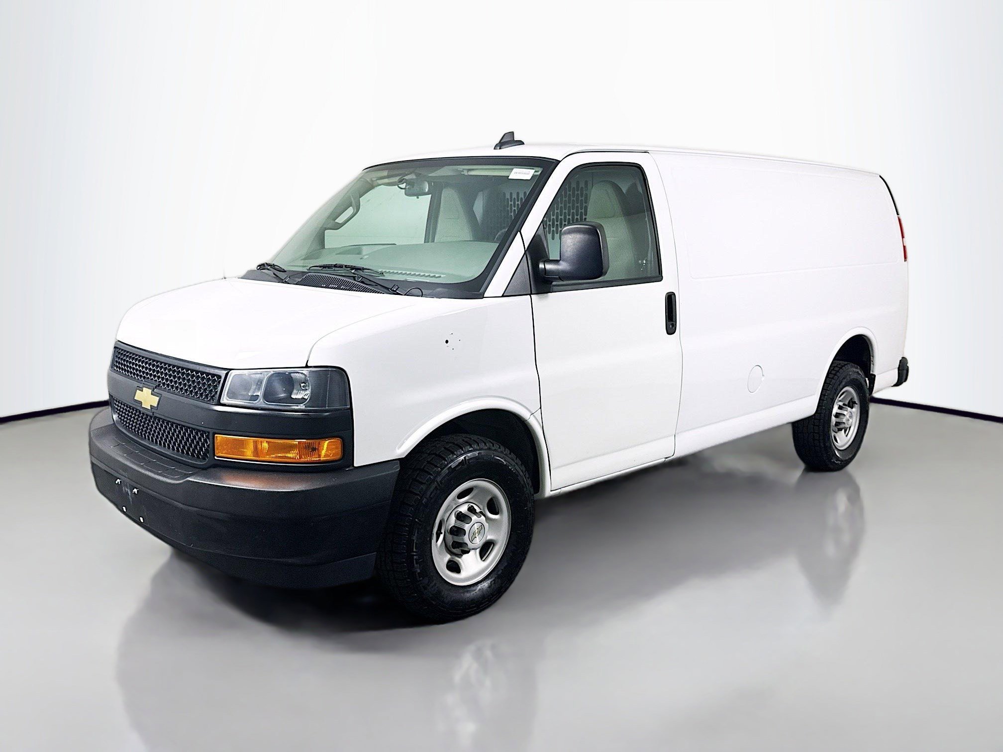 Used 2022 Chevrolet Express 2500 w/ Driver Convenience Package image 4