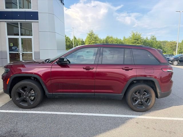 Used 2024 Jeep Grand Cherokee Altitude AWD/4WD image 13